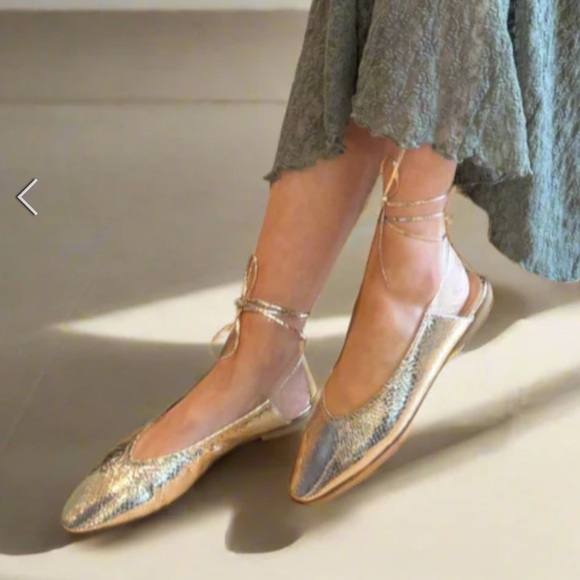 Shoes - Elegant snakeskin lace up flats